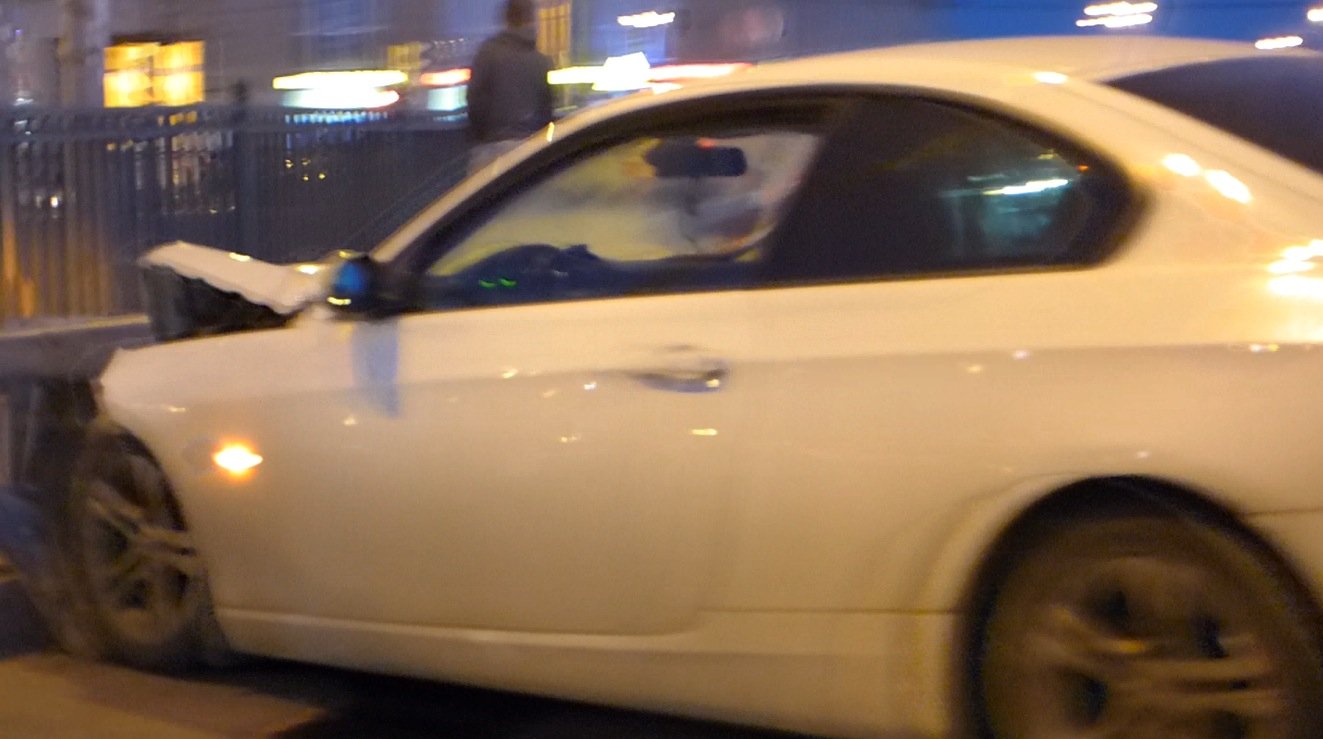 BMW Coupe и хэтчбэк KIA разбились на набережной Обводного канала ДТП на набережной Обводного канала