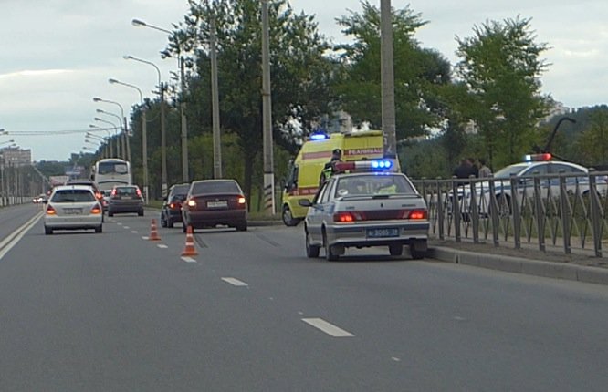 На Петергофском шоссе автомобиль Hyundai Accent сбил пешехода Наезд на пешехода на Петергофском шоссе