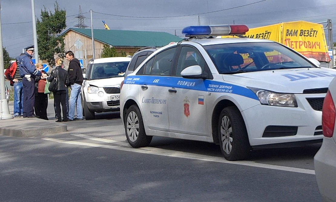 Очередной паровозик на выезде из тоннеля с дороги на Девяткино-Мурино ДТП с тремя авто на Суздальском проспекте