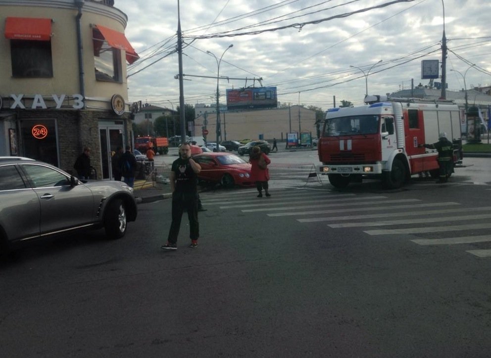 Падение предметов на автомобиль