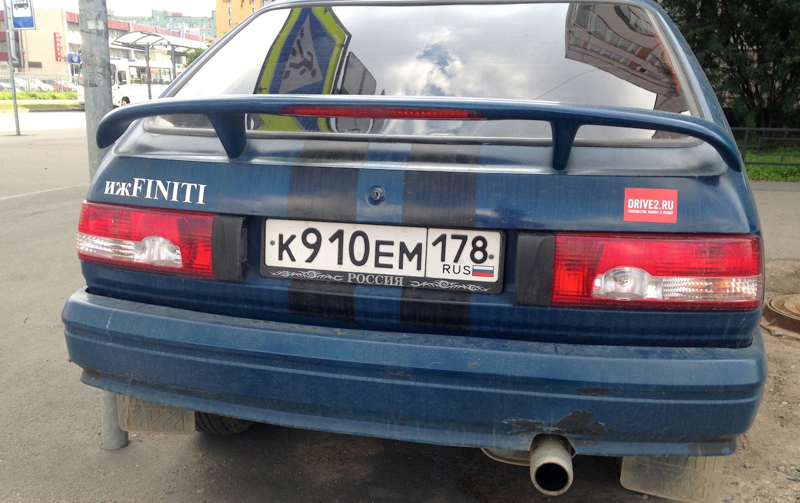 "ижFINITI" - рукотворный "шильдочковый" тюнинг автомобиля "Москвич" Внешний тюнинг автомобиля Москвич