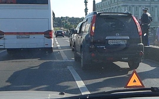 ДТП на Троицком мосту с тремя автомобилями