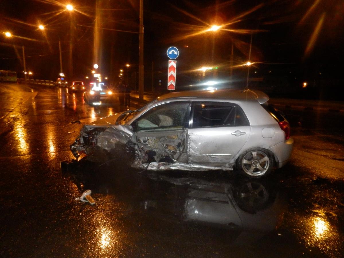 Легковой "Ниссан" столкнулся с встречным Toyota а потом с грузовиком МАЗ http://mediakuzbass.ru/news/62256.html#/news-text
