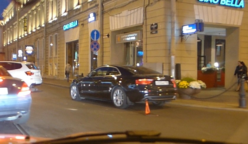 LNGyf перекрестке САдовой и Невского