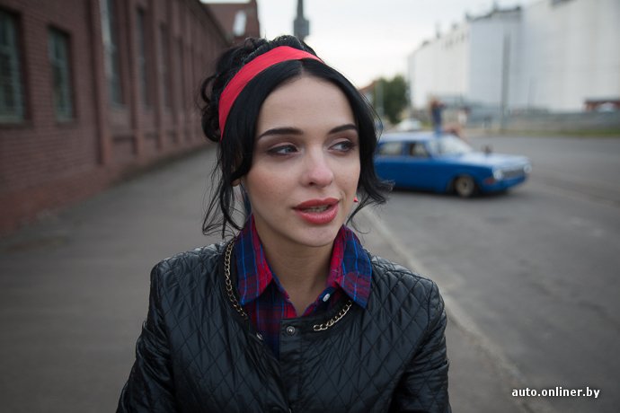 Реро фотосессия на фоне ГАЗ Волга