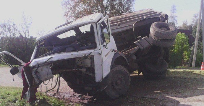 Столкновение двух грузовиков