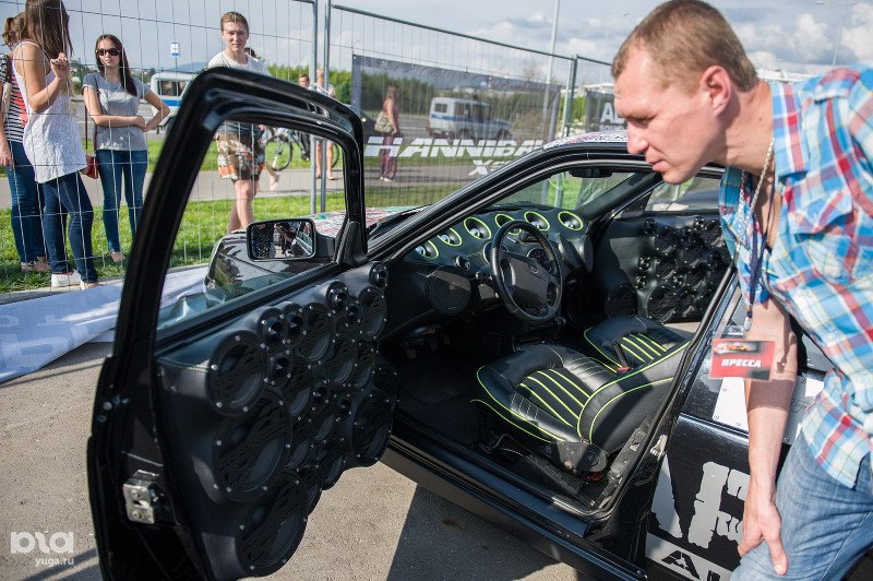 Красочный авто-мото фестиваль прошел в Сочи на паркинге керлинг-центра «Ледяной куб» 0001-zns_8752_x95f9n6.jpg