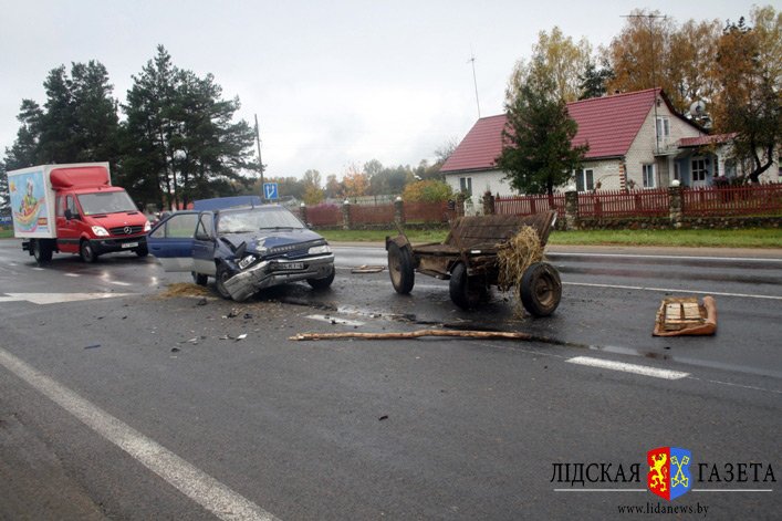 Телега против легкового Peugeot - ну и кто кого? ДТП с гужевой повозкой
