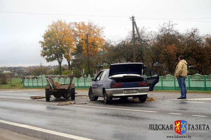 Телега против легкового Peugeot - ну и кто кого? ДТП с гужевой повозкой