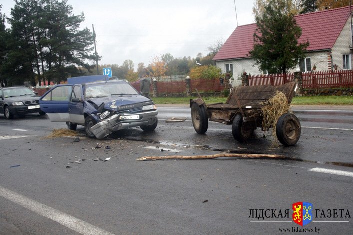 Телега против легкового Peugeot - ну и кто кого? ДТП с гужевой повозкой