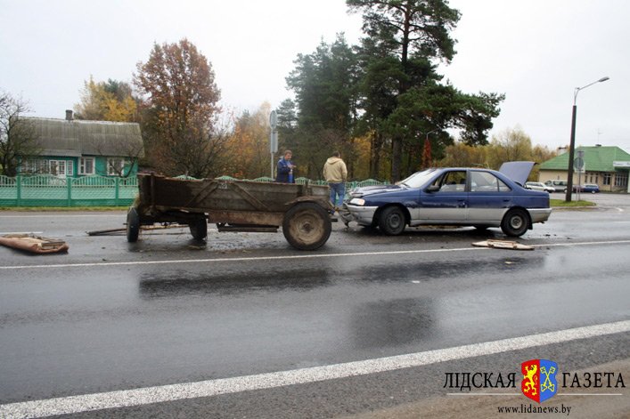 Телега против легкового Peugeot - ну и кто кого? ДТП с гужевой повозкой
