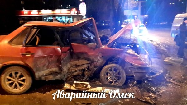 ДТП в Омске - столкновение двух автомобилей