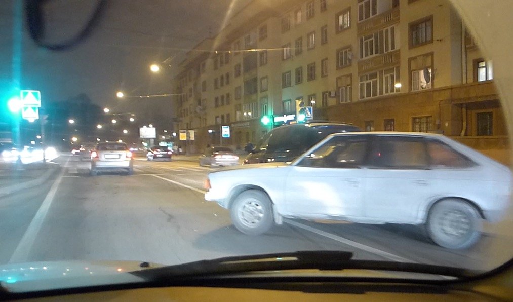Экстремальное маневрирование в Петербурге на проспекте Стачек - ДТП как результат. ДТП на проспекте Стачек
