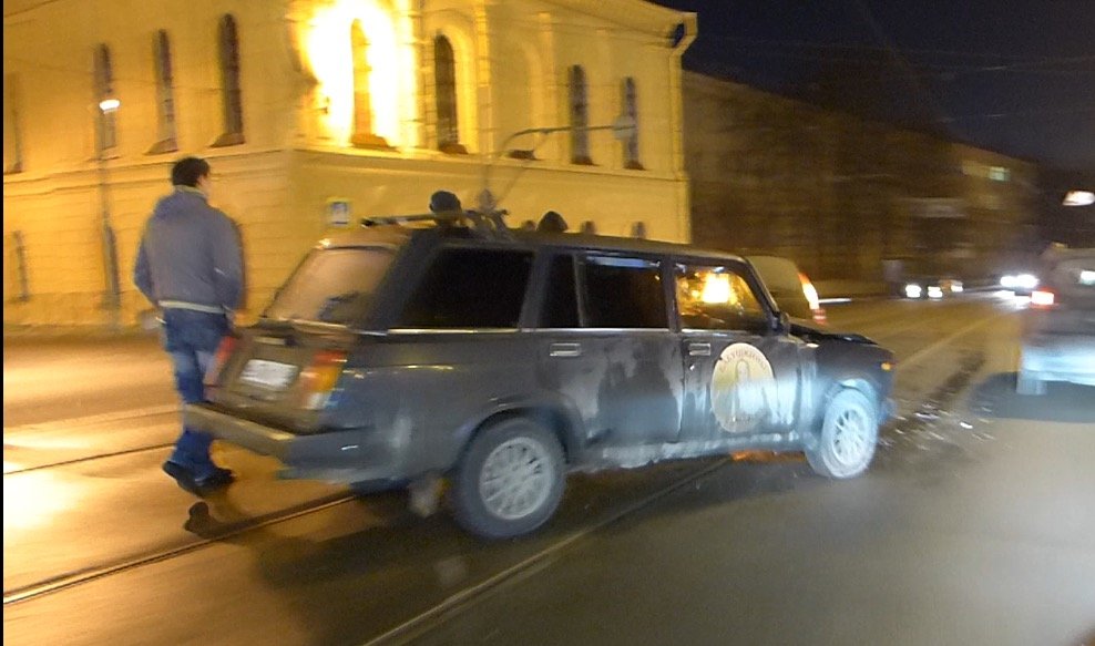В Петербурге попытка левого поворота на съезде с Литейного моста завершилась серьезным ДТП ДТП на съезде с Литейного моста