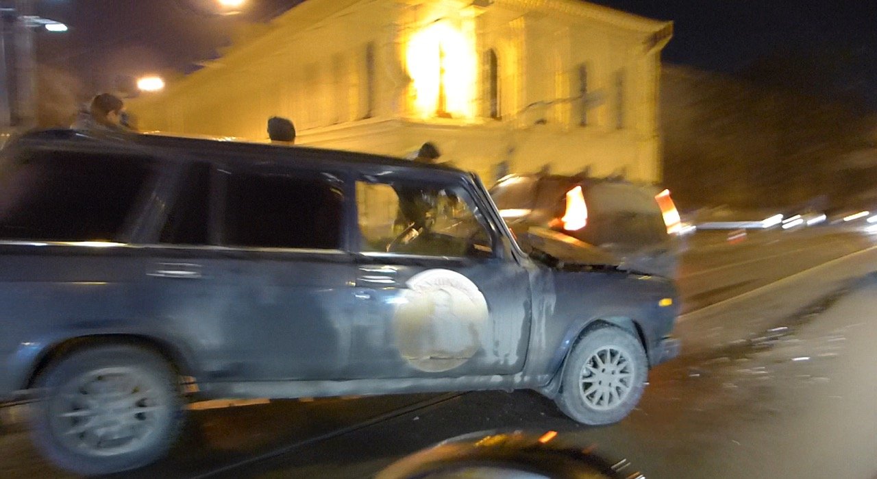 В Петербурге попытка левого поворота на съезде с Литейного моста завершилась серьезным ДТП ДТП на съезде с Литейного моста