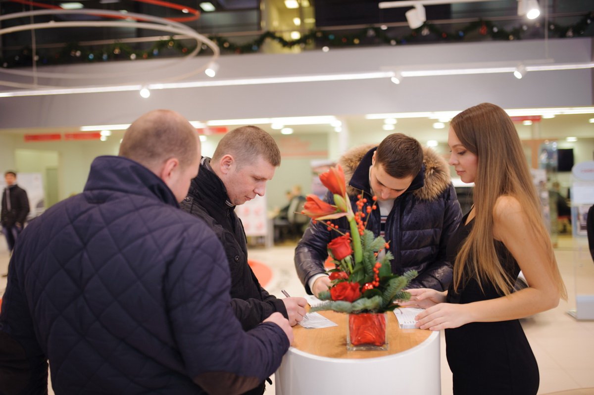 Пострелиз - 13 декабря в Тойота Центре Пулково и Тойота Центре Пискаревский официально представили новую Toyota Camry Новая Toyota Camry