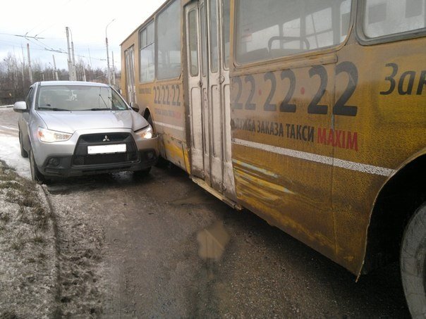 Неудачный маневр выезда на главную дорогу в Великом Новгороде ДТП в Великом Новгороде