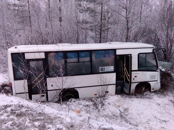 Маршрутка съехала в кювет
