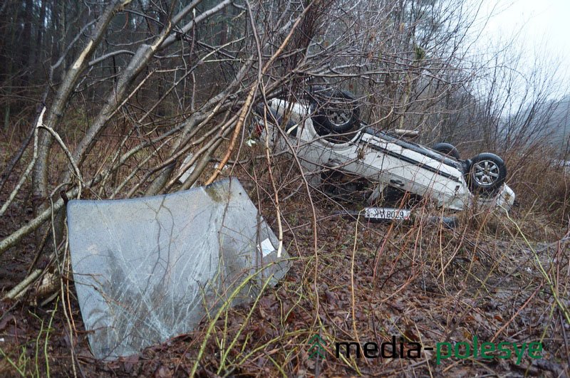 "Фольксваген Джетта" опрокинулся на крышу - водитель с места аварии убежал. dsc03614.jpg
