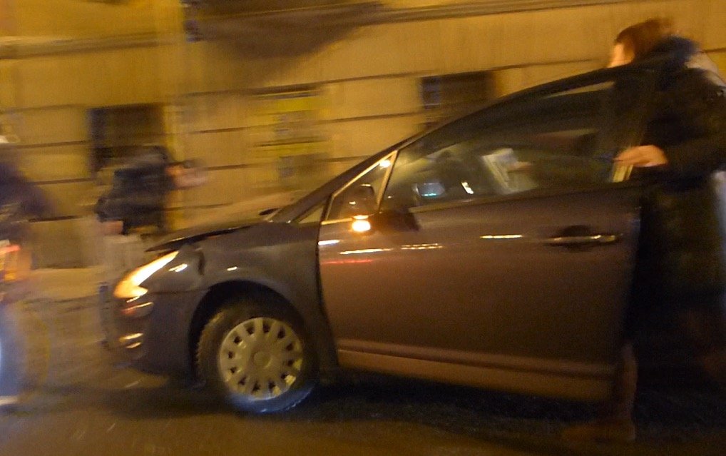 На Втором Муринском проспекте автомобиль Citroen C4 навалился на Mazda 3 ДТП на 2-ом Муринском проспекте