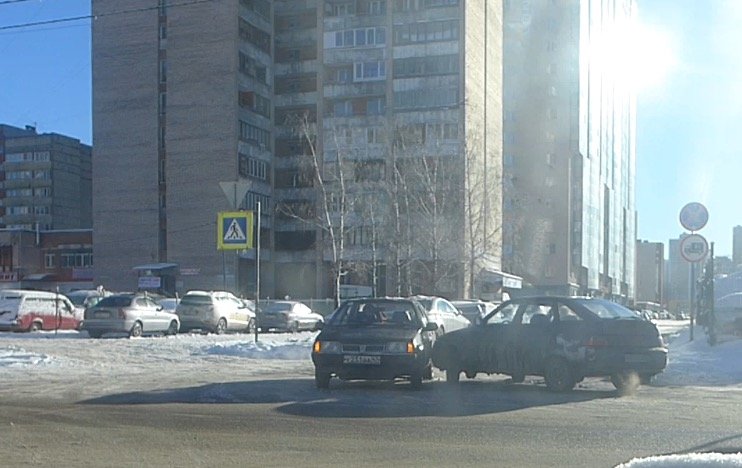 Утренняя авария на улице Жени Егоровой в Петербурге - столкновение двух легковых автомобилей ДТП на улице Жени Егоровой