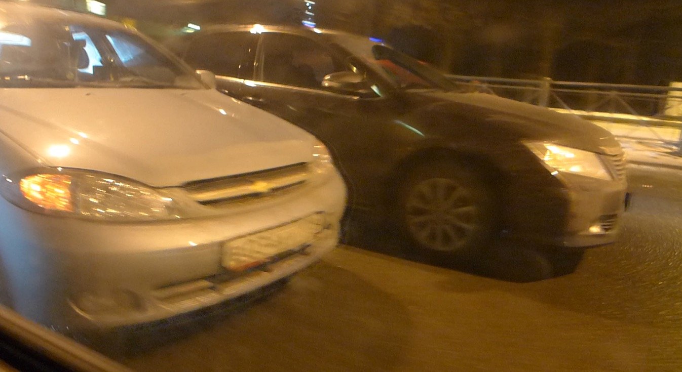 На Лесном проспекте два легковых автомобиля навалились друг на друга ДТП на Лесном проспекте