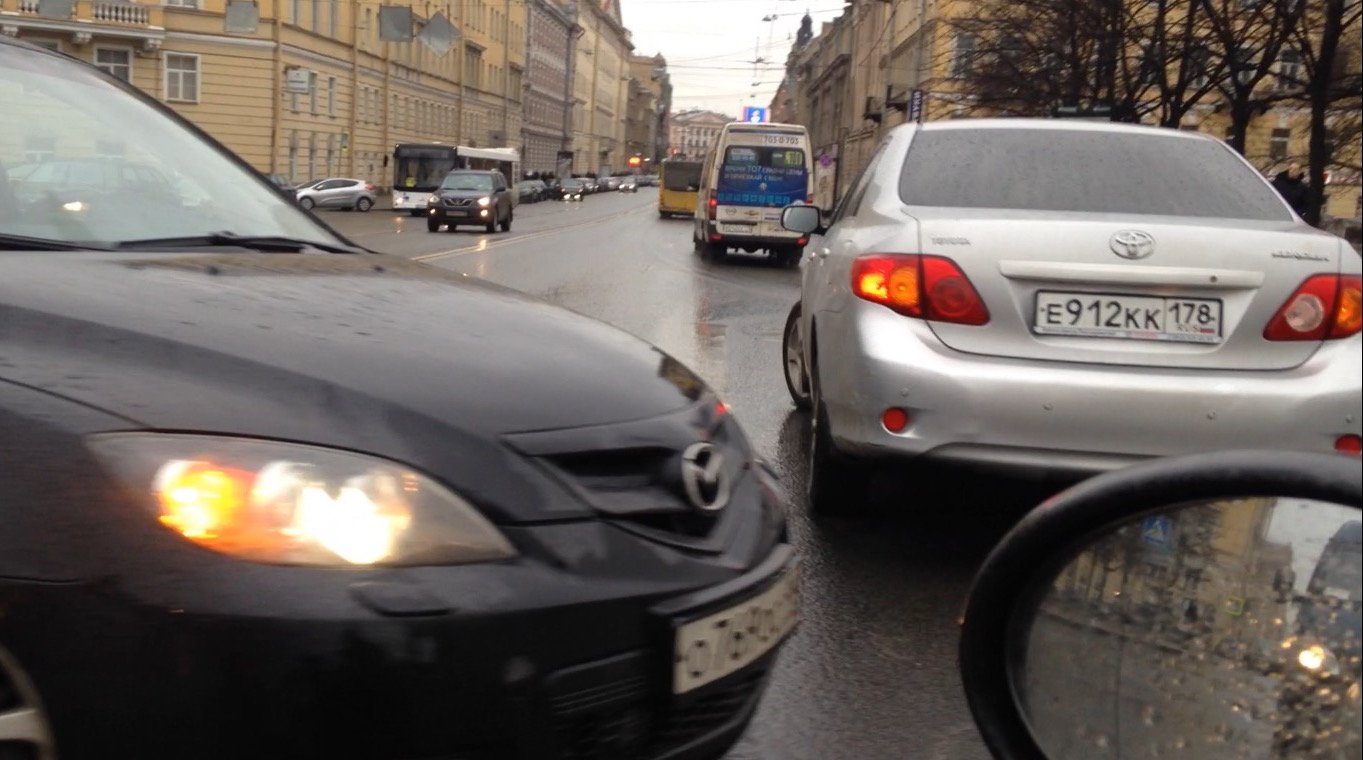 Аварийные машины частично перекрыли набережную реки Фонтанки ДТП на набережной Фонтанки / Московский проспект