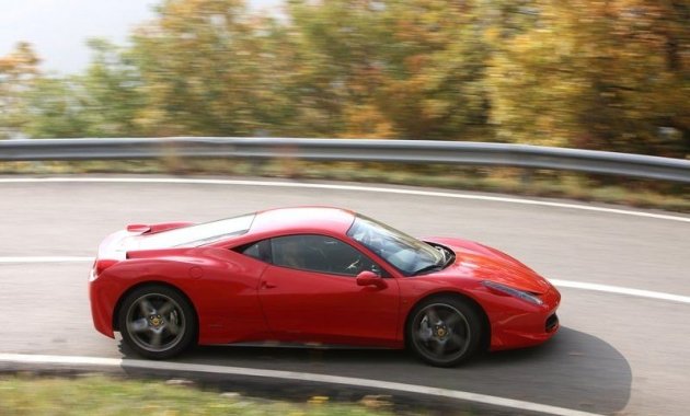 ferrari-458_italia_2011_800x600_wallpaper_7d.jpg