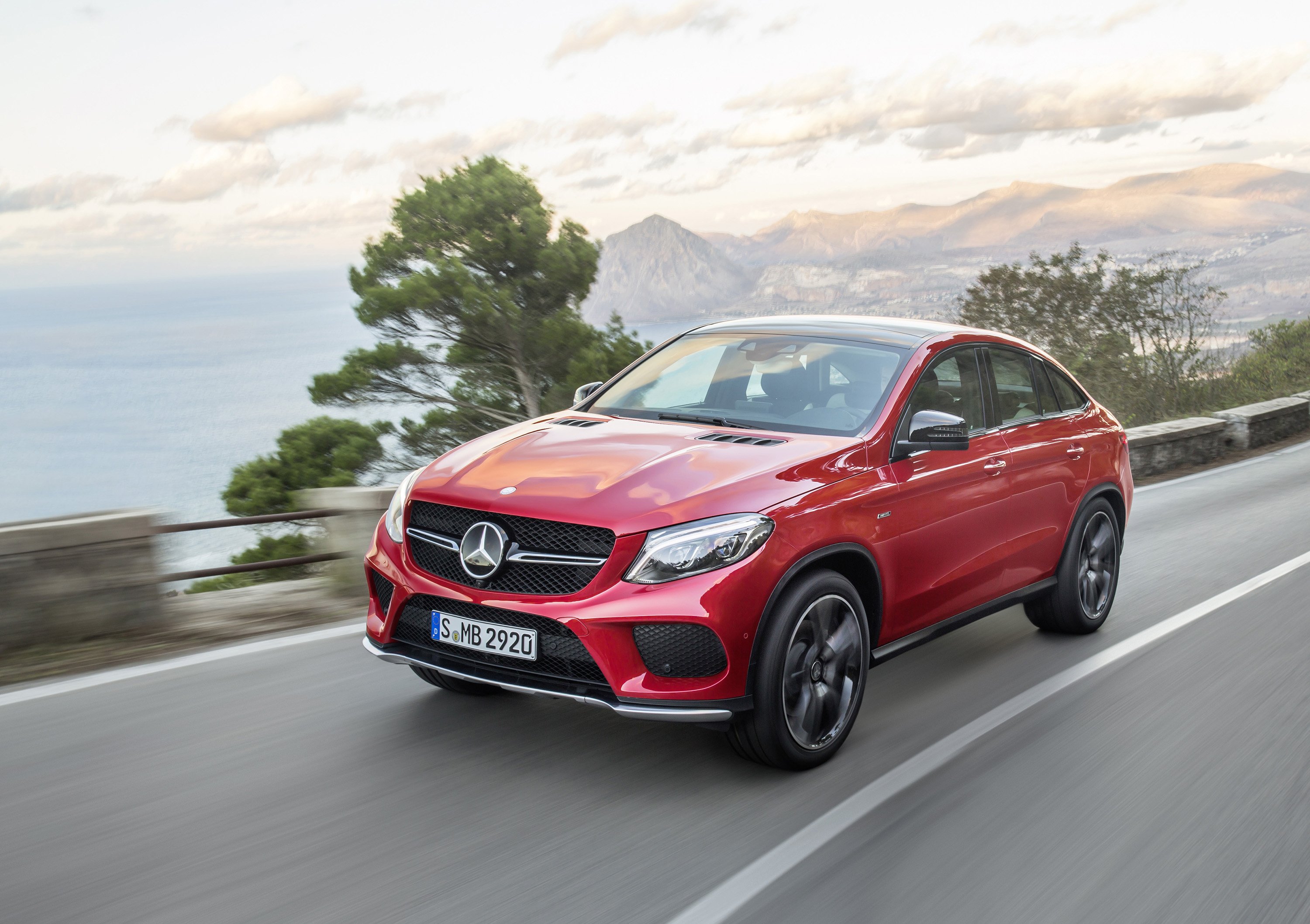 mercedes-gle-coupe-ftq-driving_0.jpg