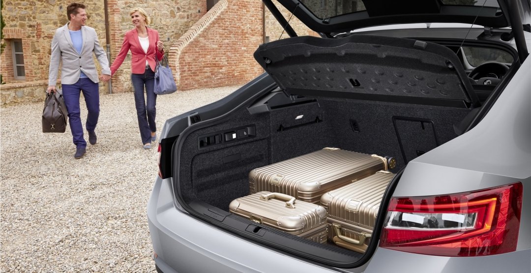 Skoda Superb 2015 4.jpg