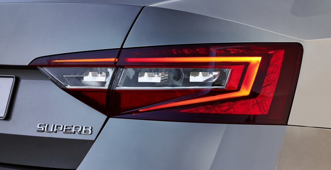 Skoda Superb 2015 6.jpg