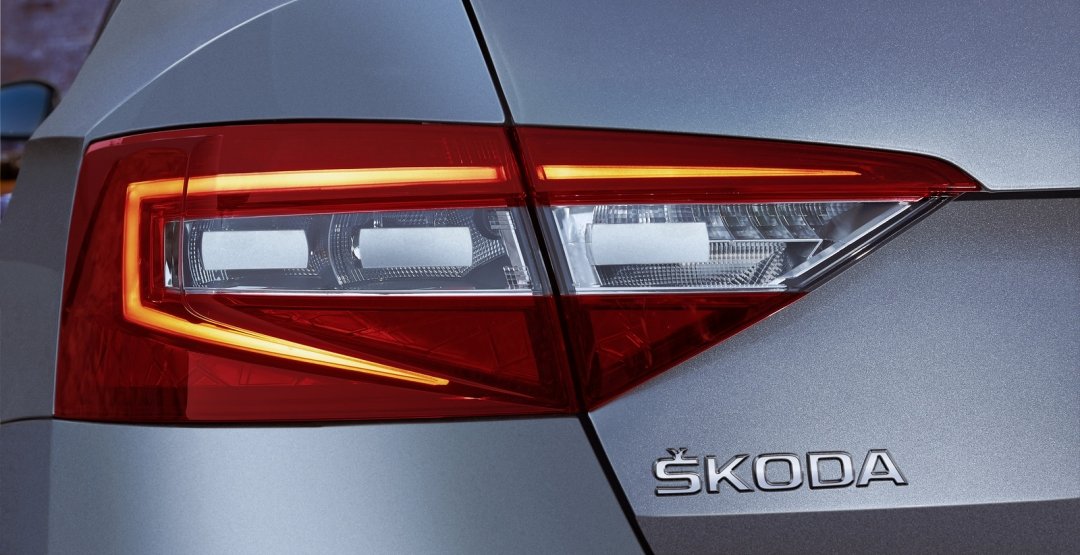 Skoda Superb 2015 1.jpg