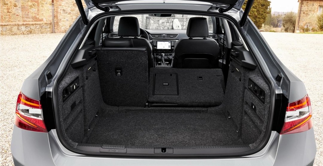Skoda Superb 2015 3.jpg