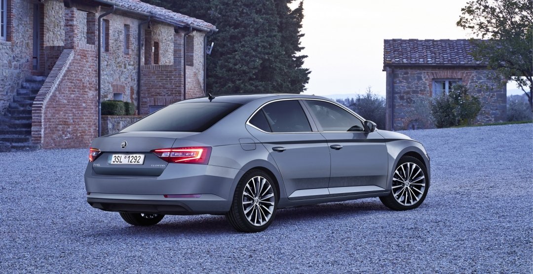 Skoda Superb 2015 11.jpg