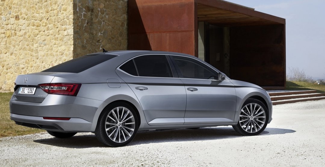 Skoda Superb 2015 14.jpg
