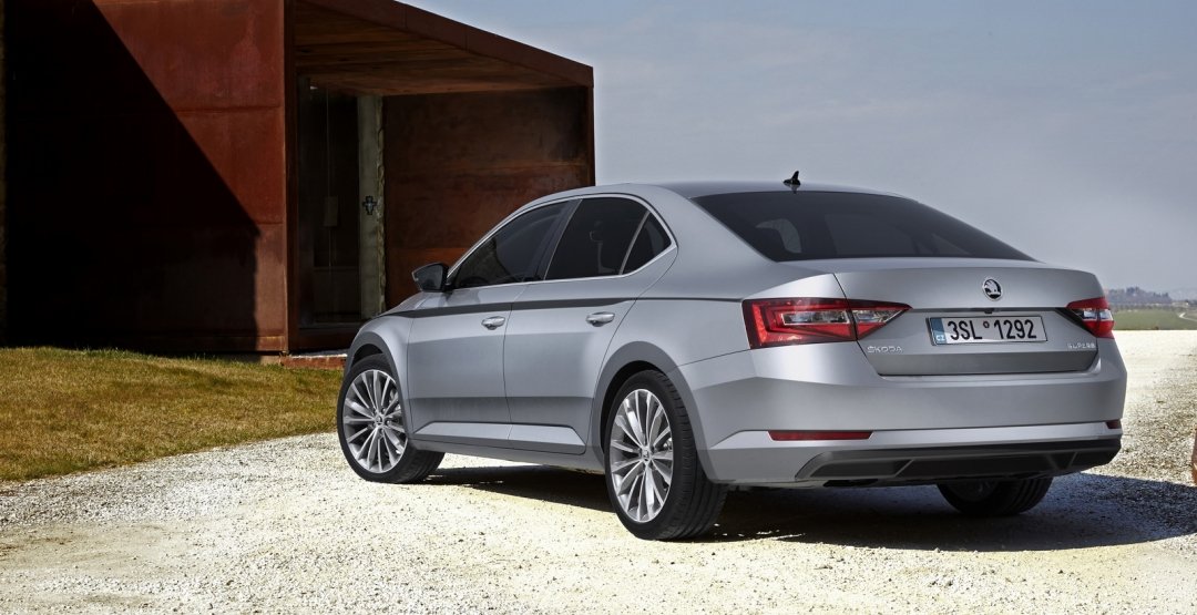 Skoda Superb 2015 12.jpg