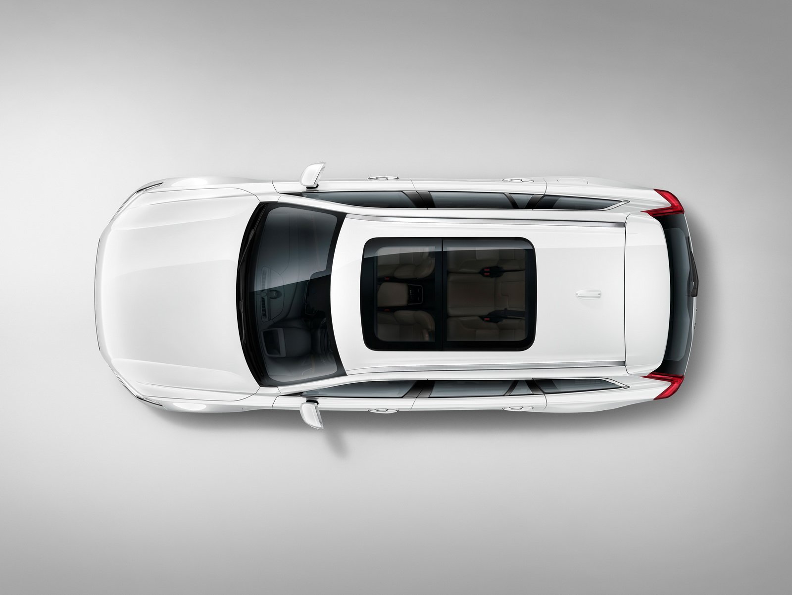 Volvo XC90 T8 2.jpg