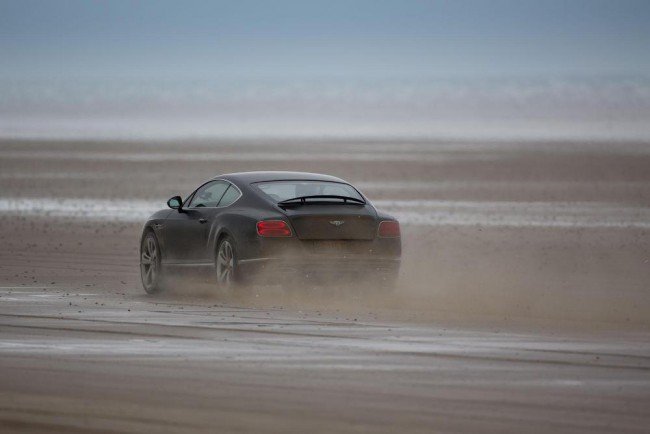 Идрис Эльба на Bentley установил рекорд скорости на песке Bentley Idris Elba 1.jpeg
