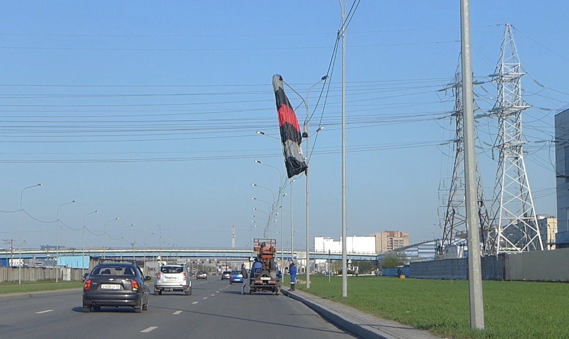 Парашютист на Суздальском проспекте