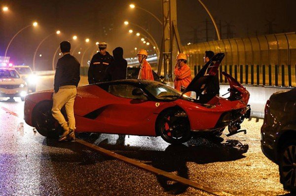 LaFerrari  ДТП 1.jpg