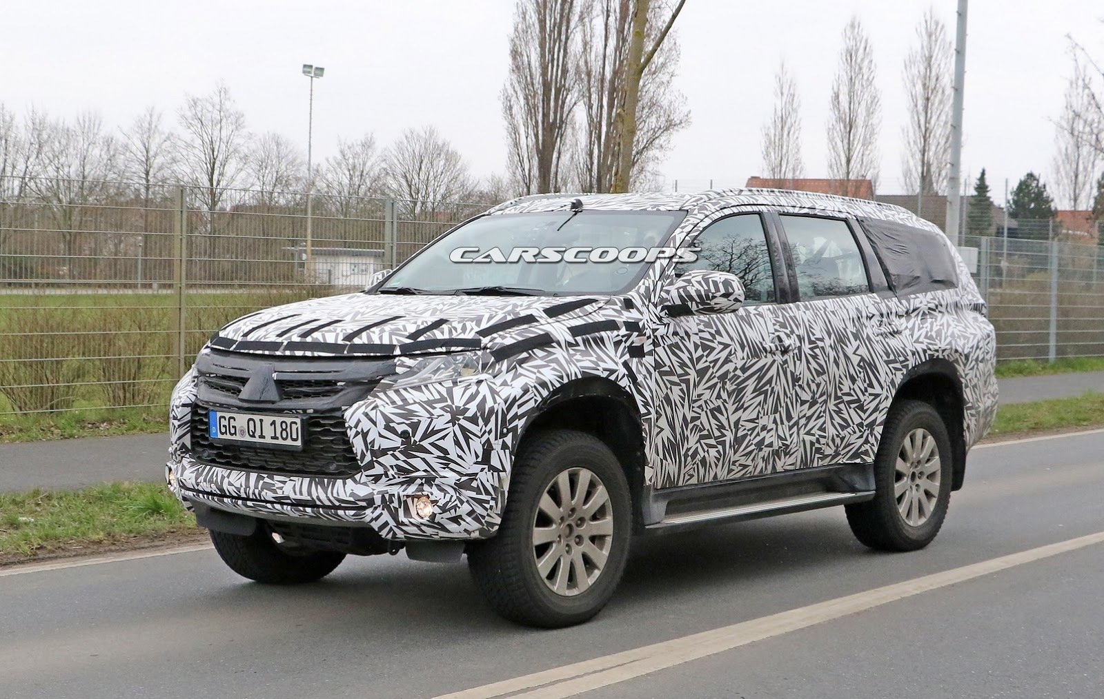 Mitsubishi Pajero Sport 2.jpg