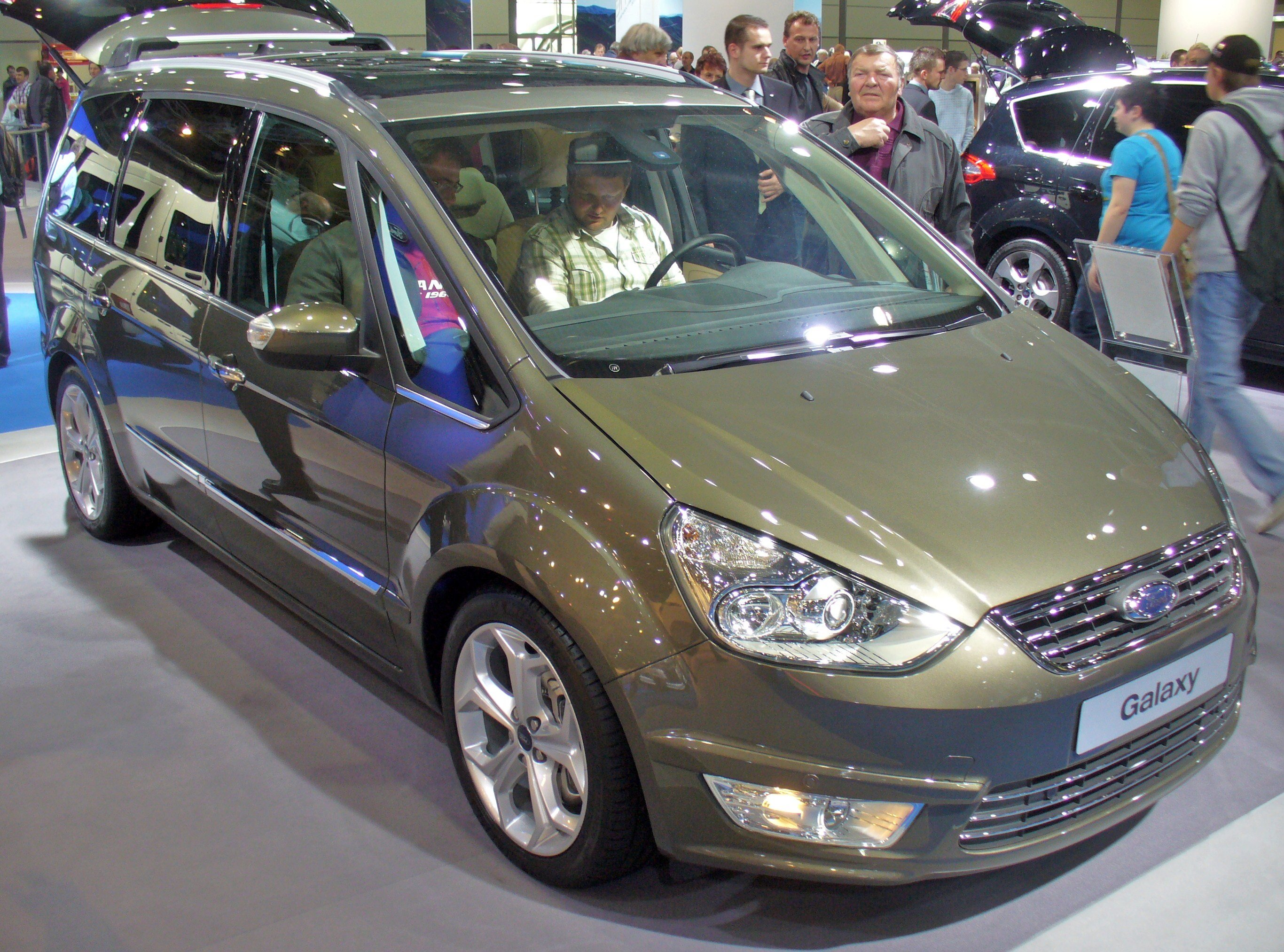 Ford Galaxy.JPG