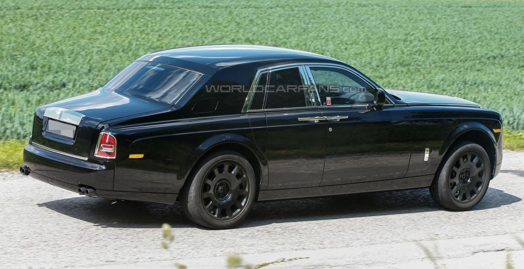 Rolls-Royce Cullinan 2.jpg