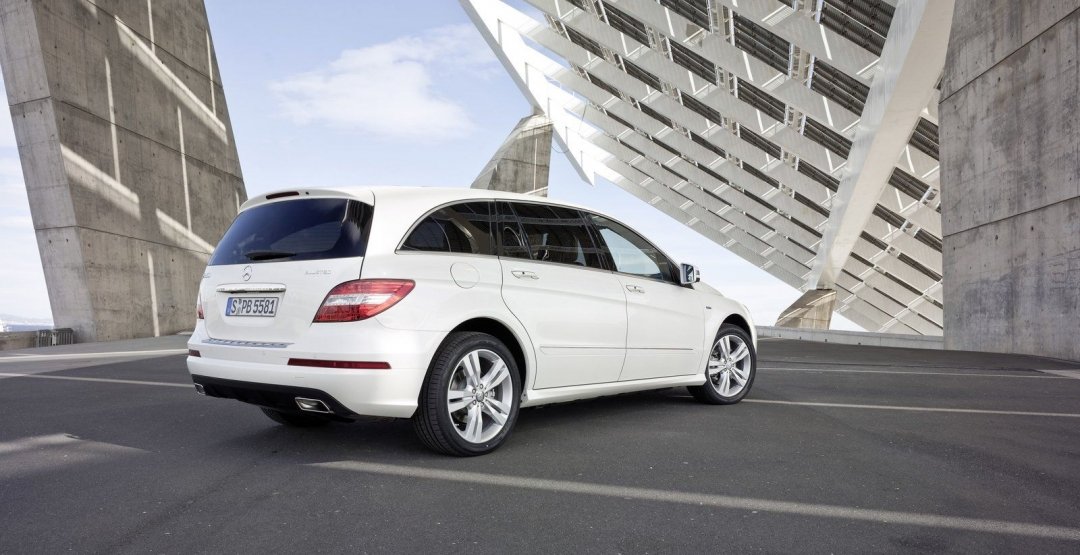 Mercedes R-Class 3.jpg