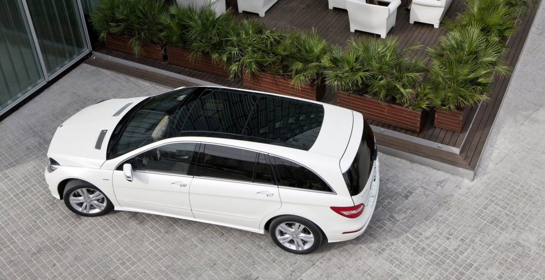 Mercedes R-Class 1.jpg