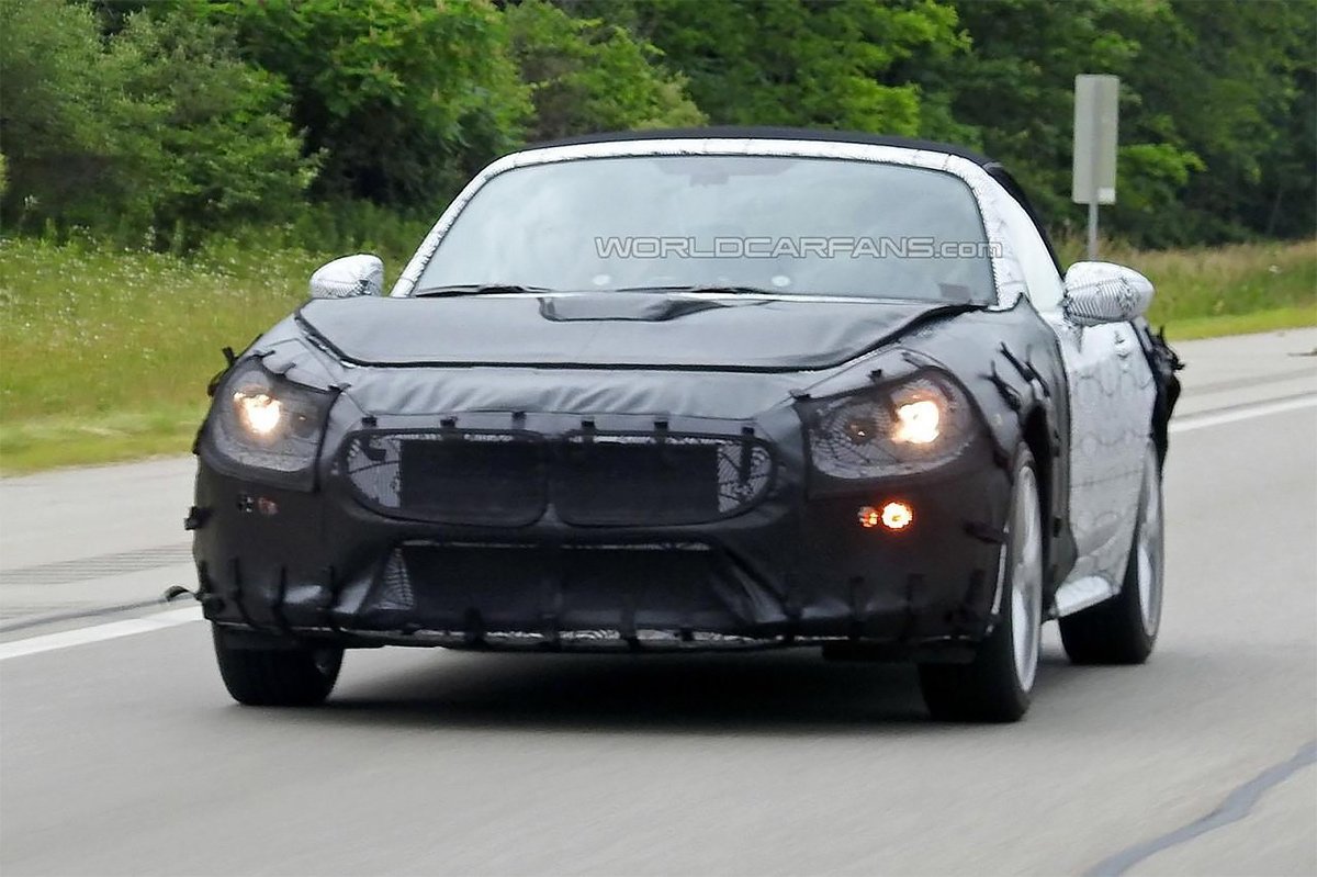 Fiat 124 Spider spy photo 4.jpg