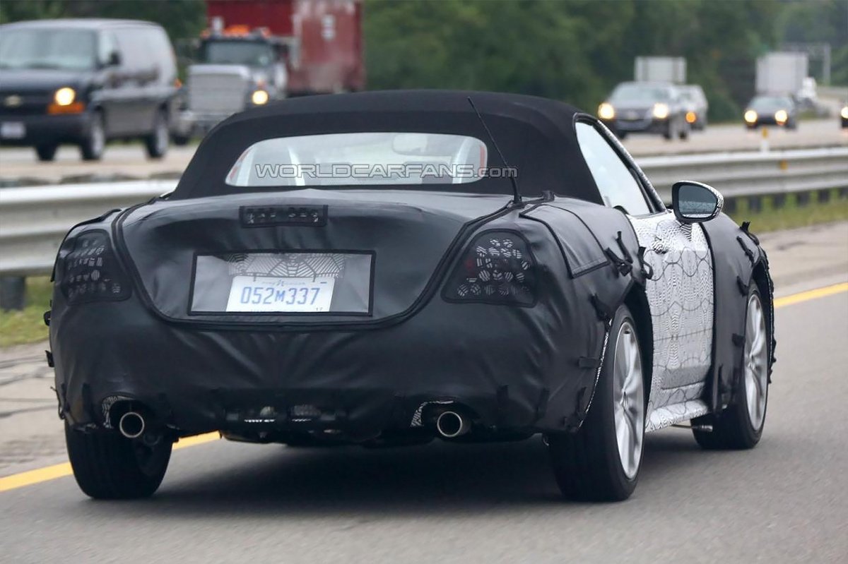 Fiat 124 Spider spy photo 3.jpg