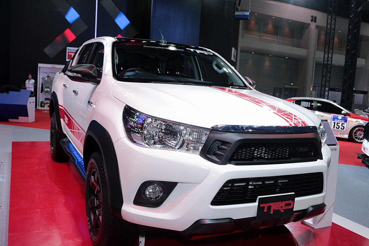 Toyota Hilux Revo TRD Sport Offroad 2.JPG