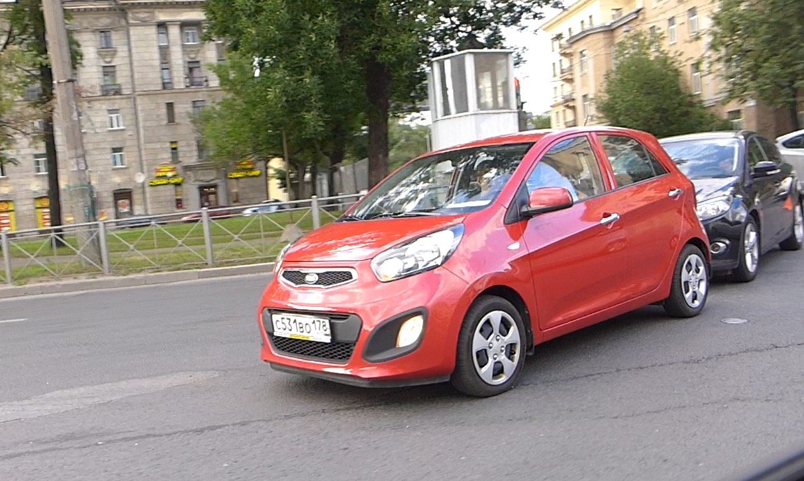 ДТП на Кантемировской площади - Ford Focus врезался в Kia Picanto ДТП на Кантемировской площади