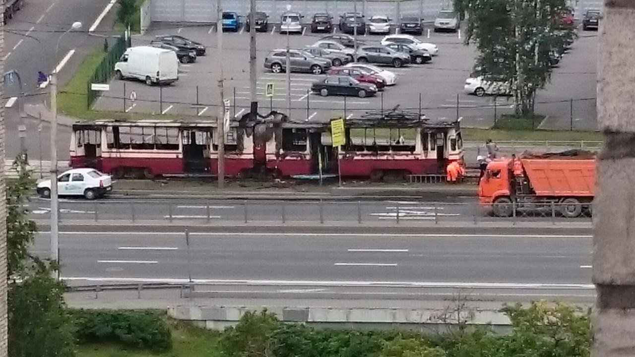 Горит трамвай